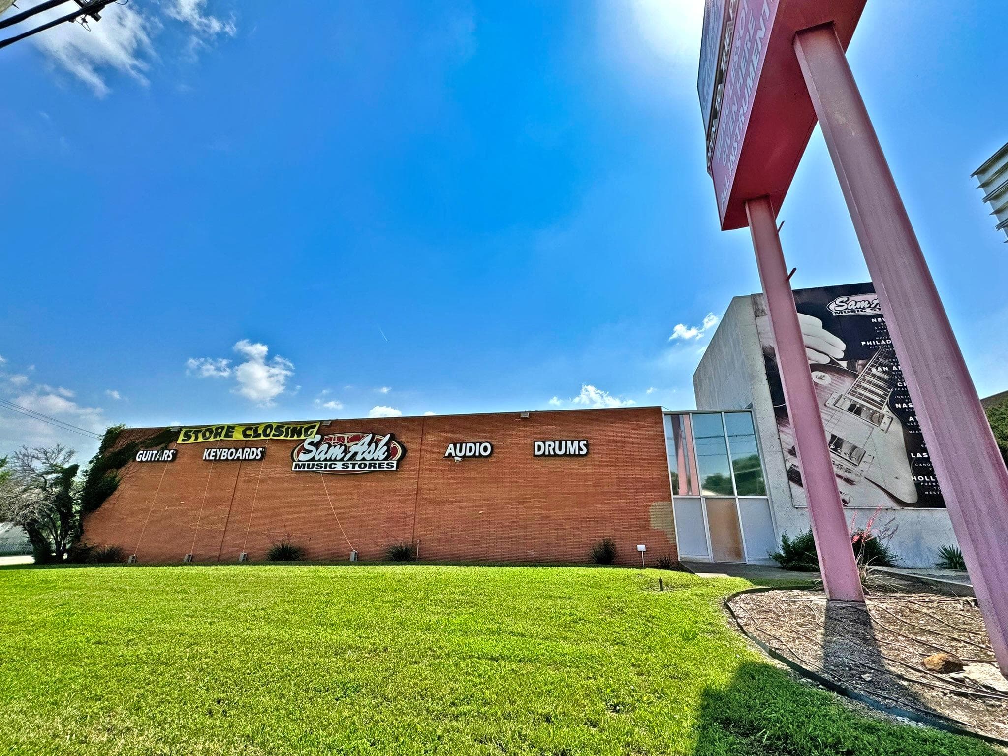 21,582 SF Freestanding Building - 10838 N Central Expy